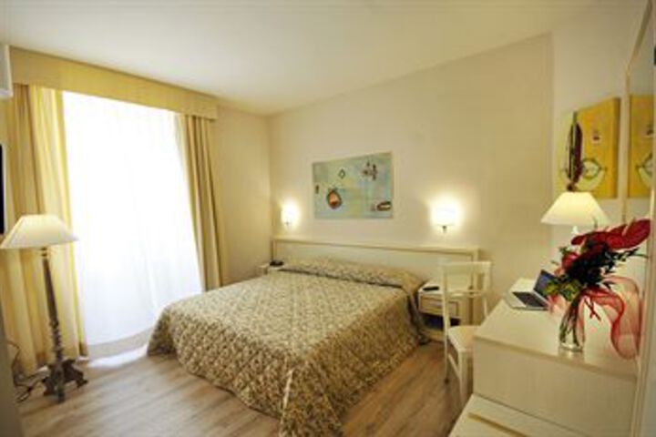 Room 12 of 33
