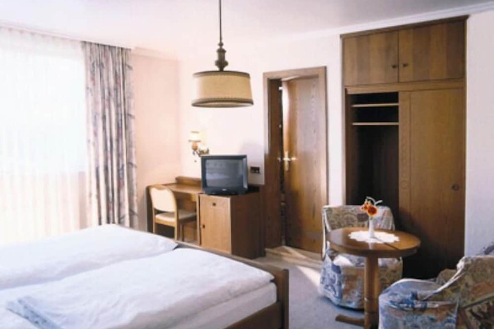 Room 3 of 16
