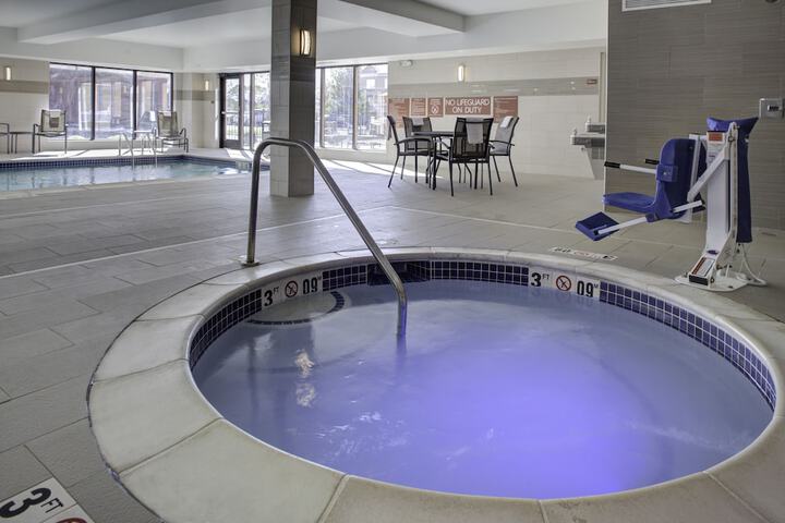 Indoor spa tub