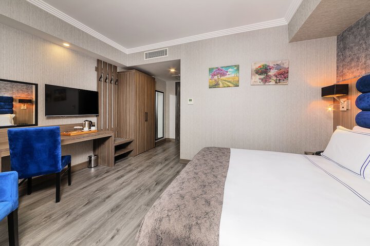 Room 13 of 128