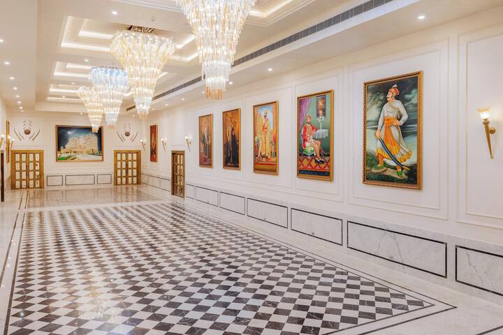 Ballroom/Hall 91 of 110