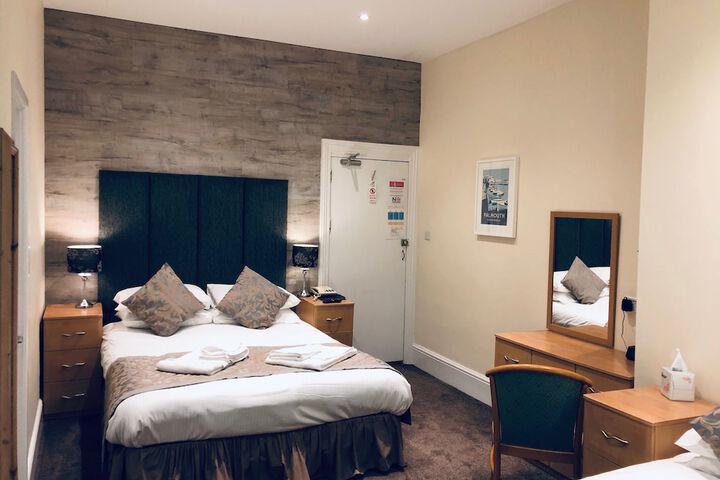 Room 6 of 42