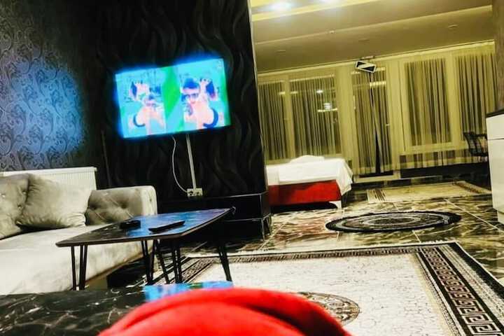 Room 5 of 17