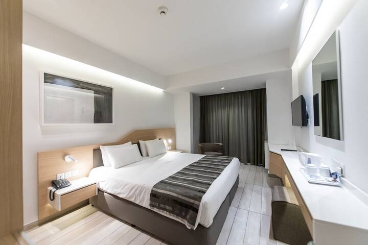 Room 8 of 35