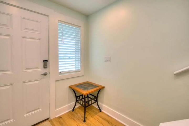 Room 13 of 21