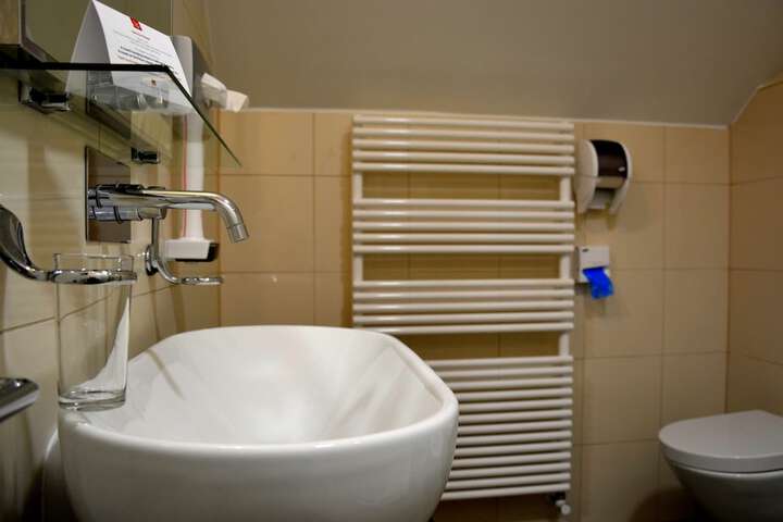 Room 15 of 46