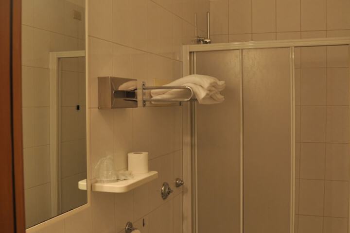 Room 18 of 31