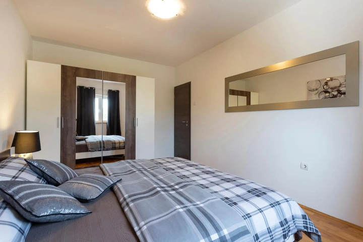 Room 4 of 23
