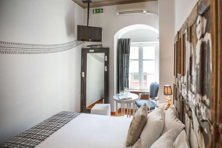 Room 14 of 111