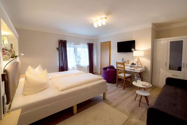 Room 3 of 73