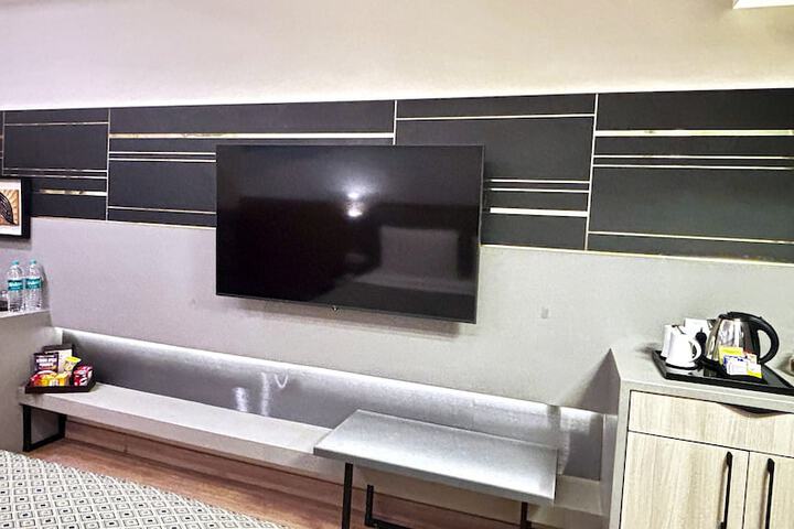 Room 8 of 30