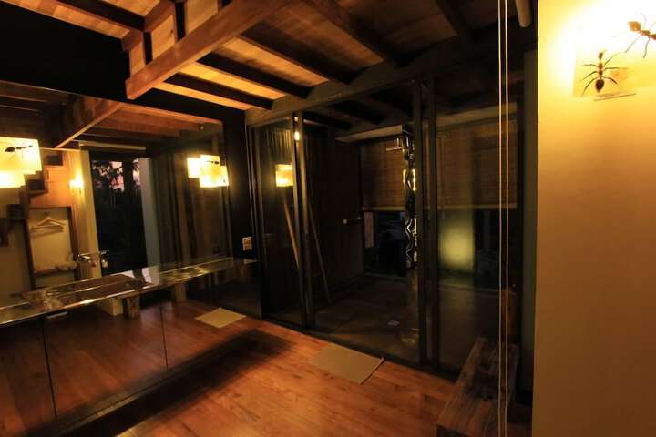 Room 28 of 67