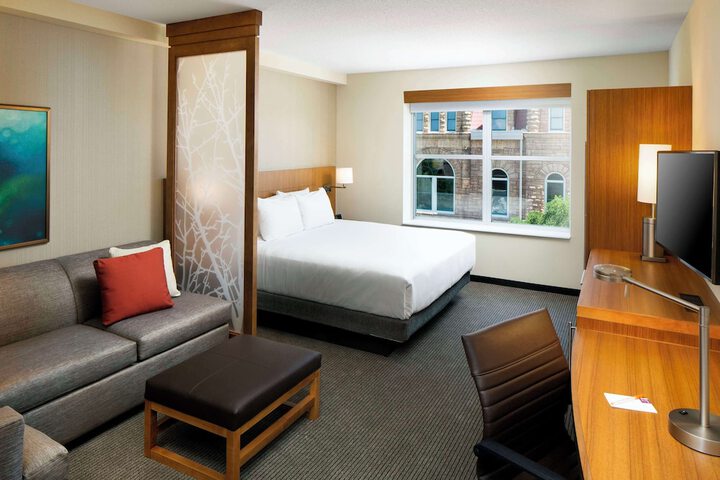 1 King Bed (1 of 6)