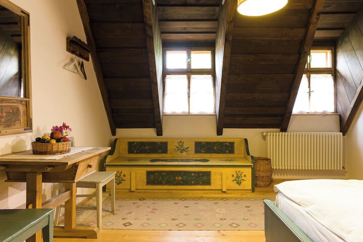 Room 33 of 61