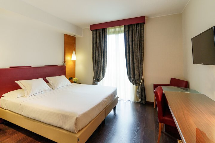 Room 8 of 35