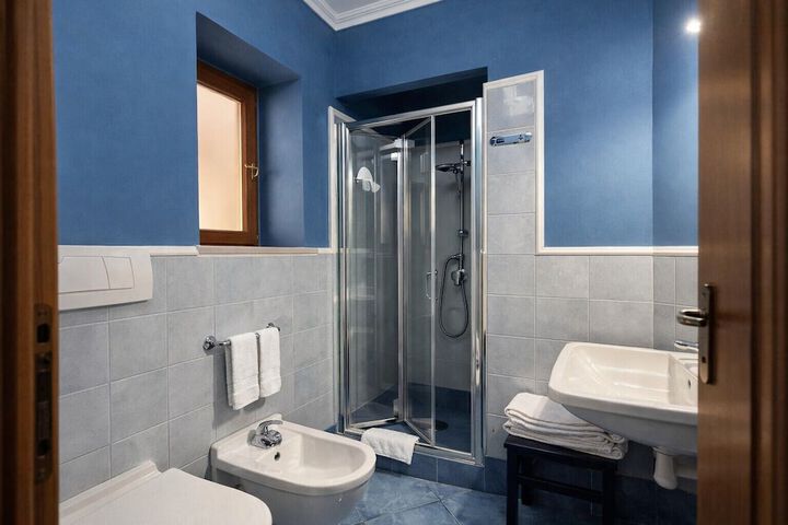 Room 4 of 5