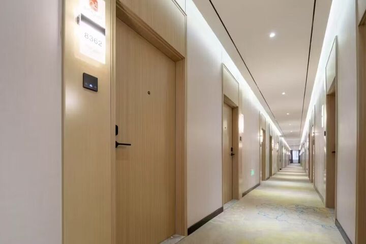 He yue feng bo hotel