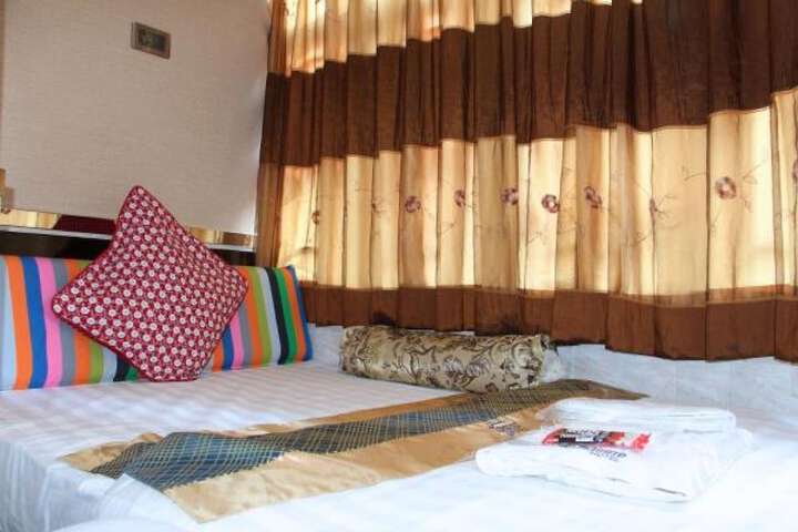 Room 2 of 3