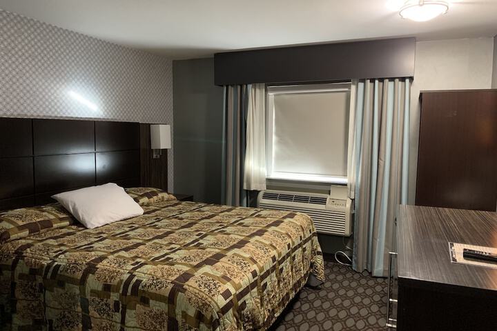 Standard | King Bed (8 of 14)