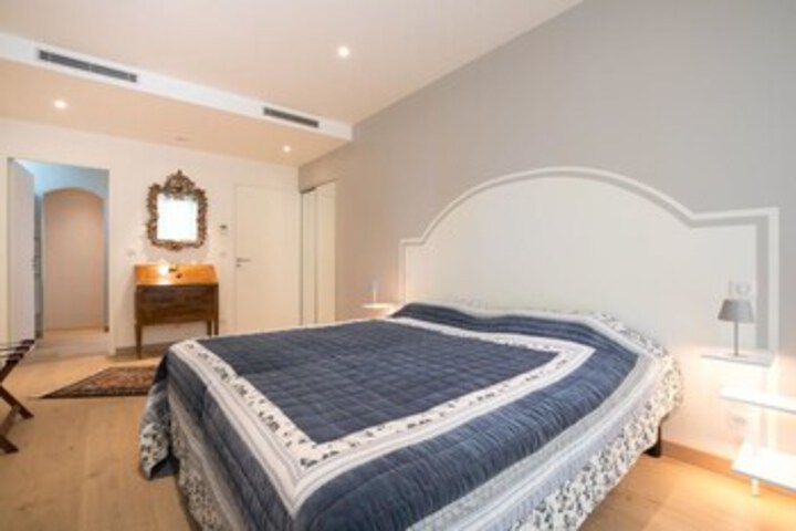Room 7 of 15