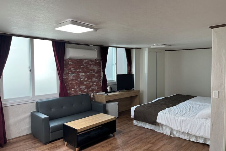 Room 13 of 19