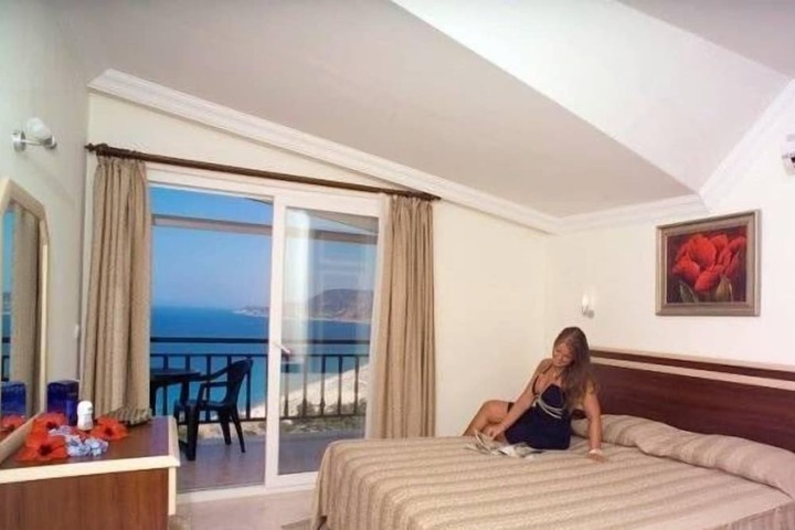 Room 4 of 75