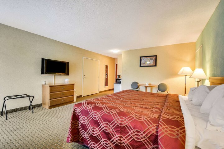 1 King Bed (24 of 29)