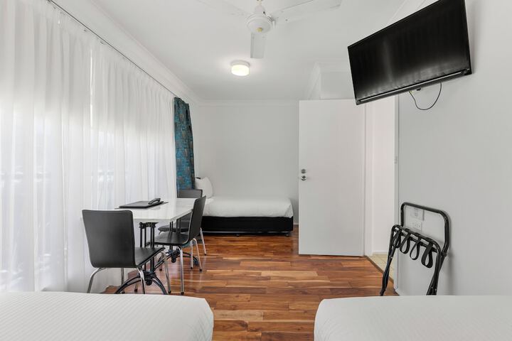 Room 35 of 140