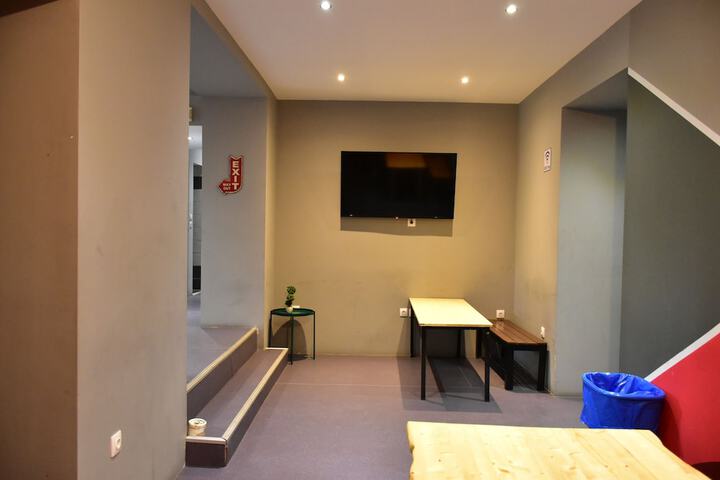 Room 6 of 13