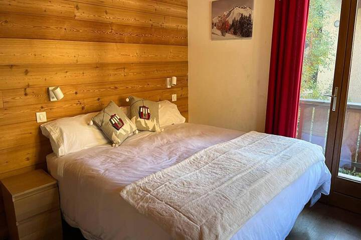 Room 2 of 40