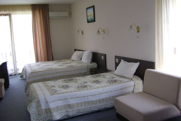 Room 9 of 48