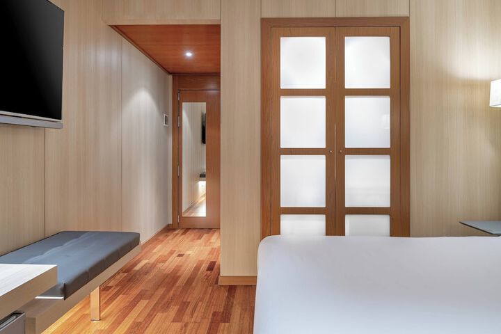 Room 10 of 36
