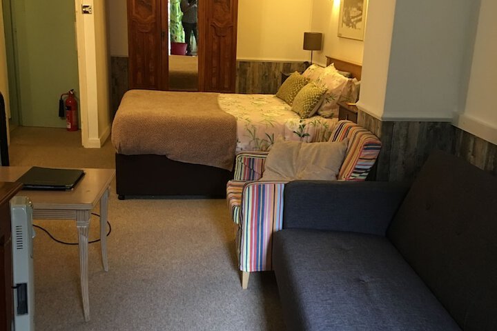 Room 28 of 42