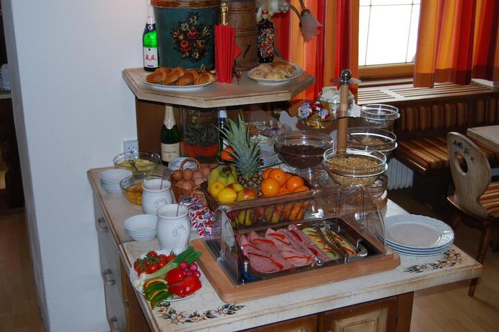 Dining 15 of 27