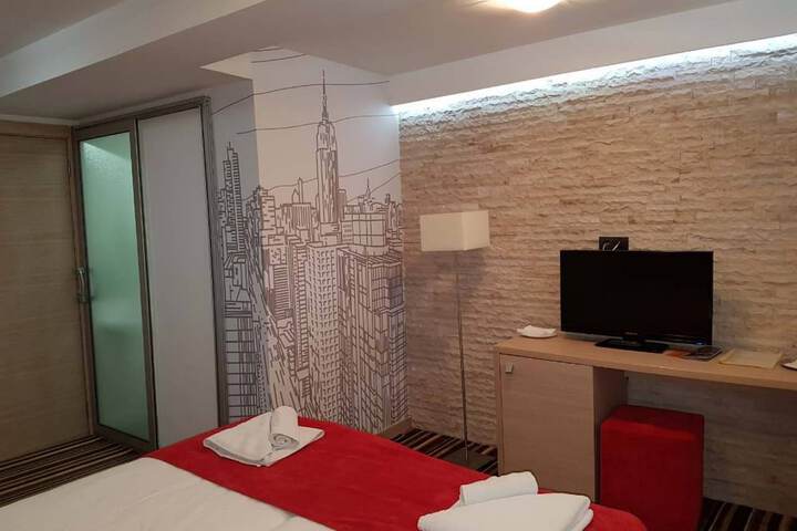 Room 7 of 42
