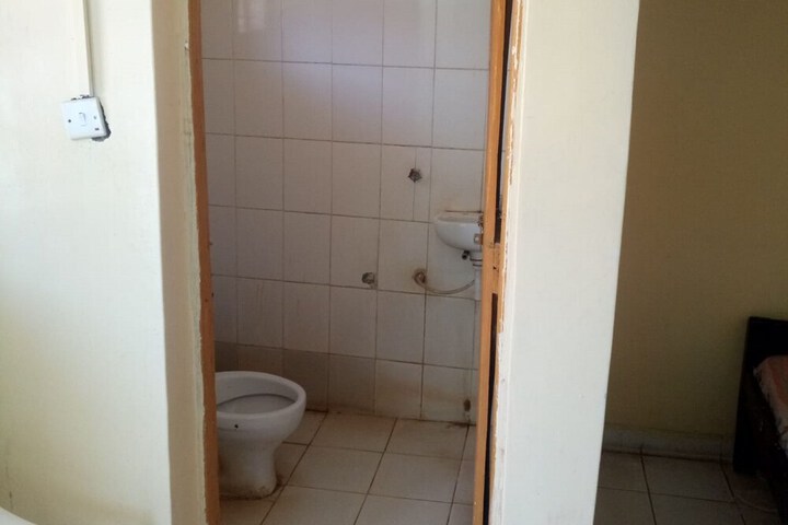 Room 6 of 10
