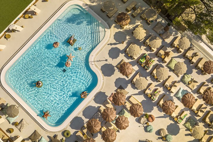 Pool 20 of 63