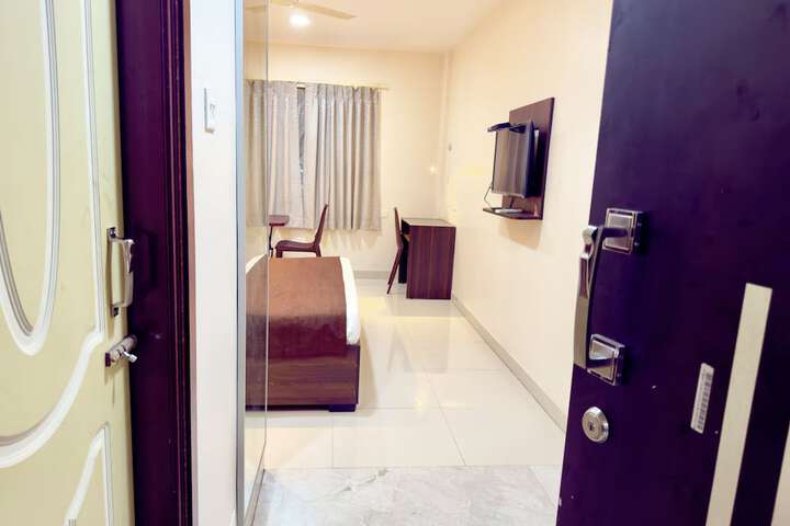 Room 4 of 14