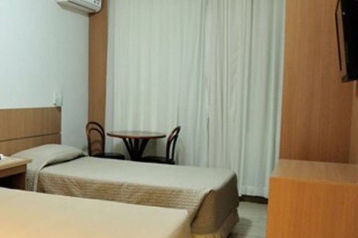 Room 18 of 80