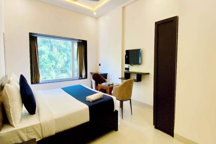 Room 27 of 36