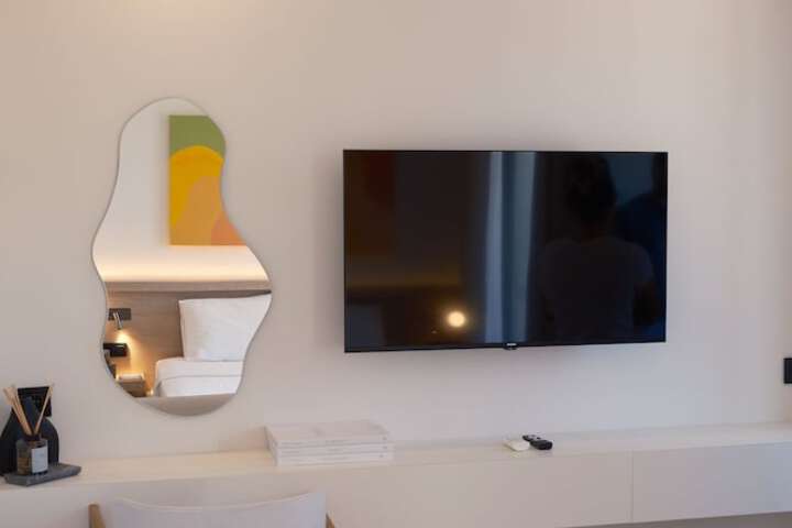 Room 2 of 48