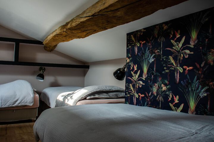 Room 2 of 34