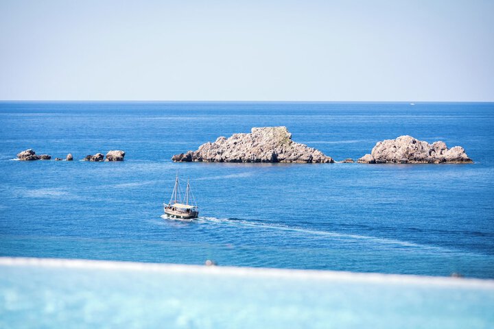 Hotel Pool