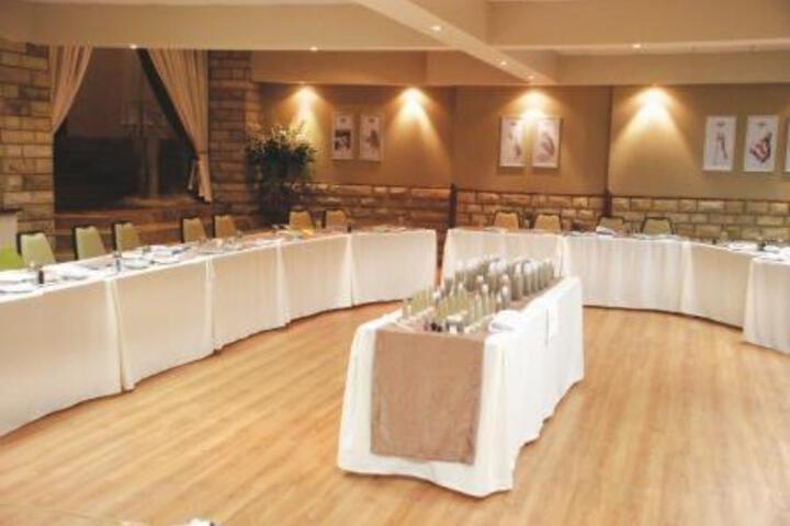 Ballroom/Hall 9 of 44