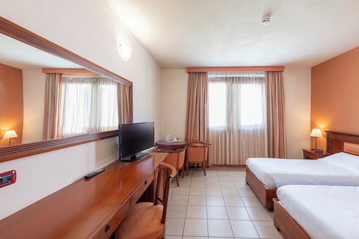 Room 13 of 35
