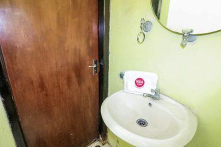 Room 12 of 77