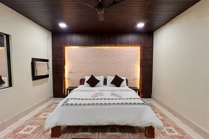 Room 2 of 25