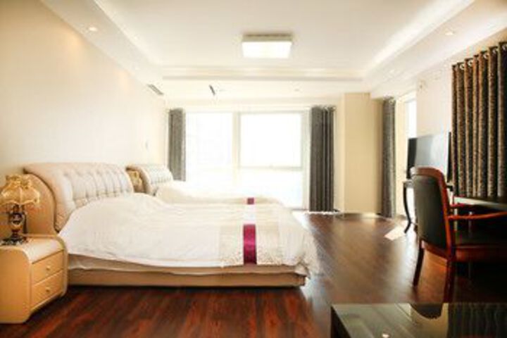 Room 13 of 36