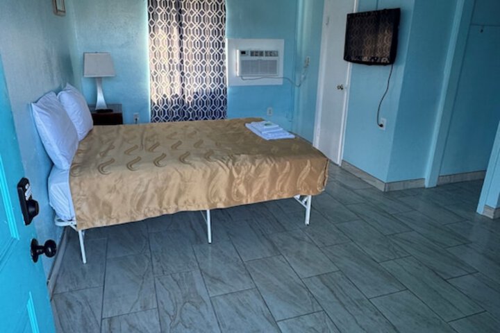 Photo of GREENKEY BEACH MOTEL