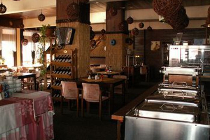 Dining 19 of 21